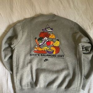Nike Men's Gray Crewneck Sweater. Medium